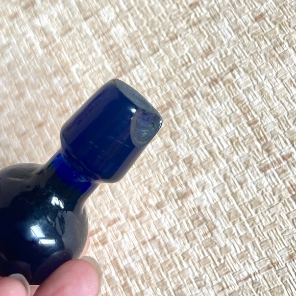 Vintage Hand Blown Glass Perfume Bottles Mini Decanters Apothecary Vanity Empoli - Picture 7 of 9